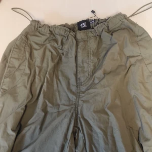 Parachute pants - Grön parachute pants. Helt nya och är i nyskick