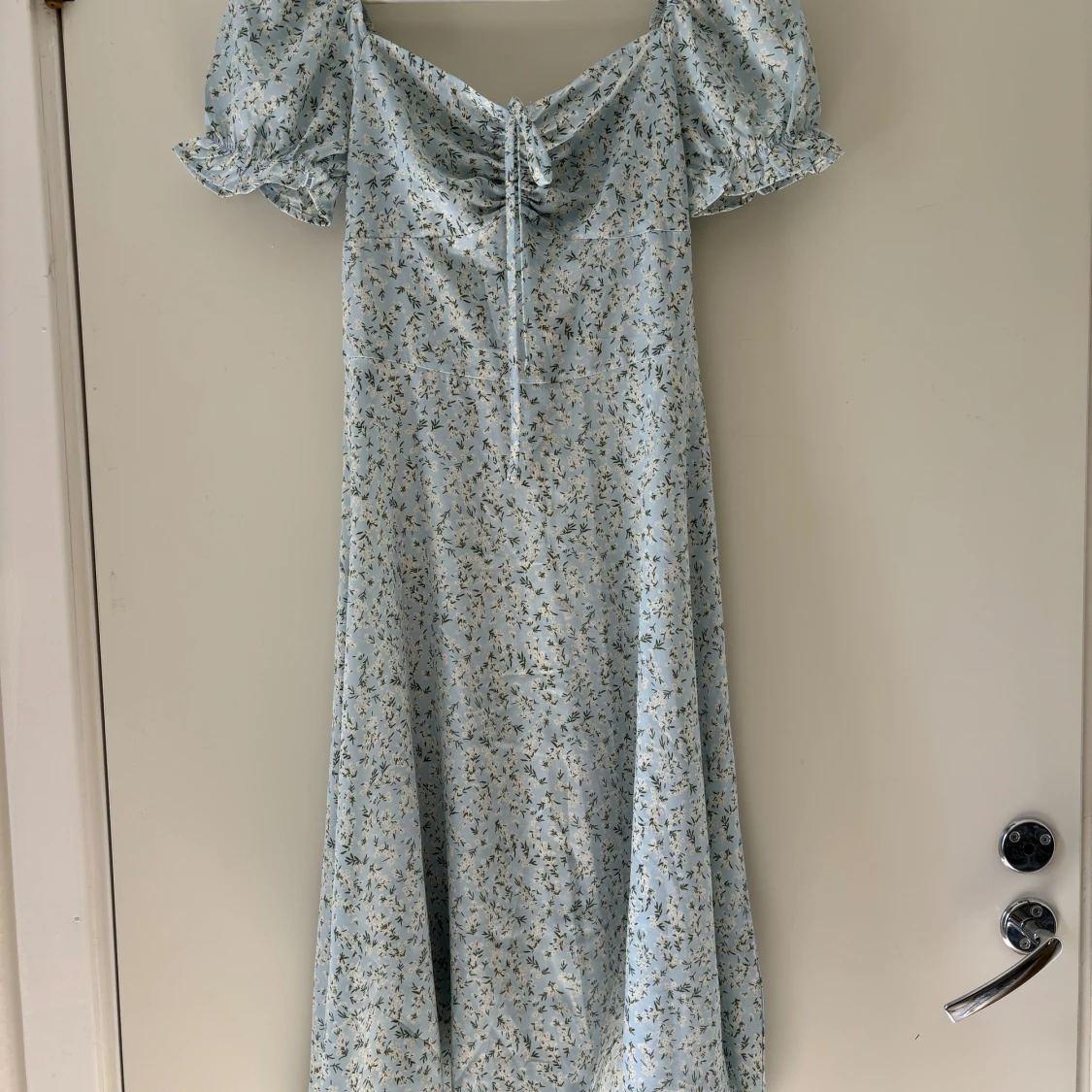 Klänningen ljusblå