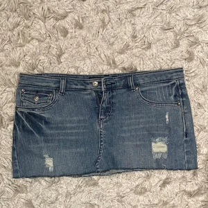 Jeanskjol - Jeanskjol från only!💓 säljer då jag har en annan liknande. Lägg prisförslag! Helt oanvänd! Som i nyskick!!