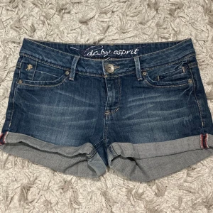 Jeans shorts - Lågmidjade jeansshorts perfekta nu till sommaren! 