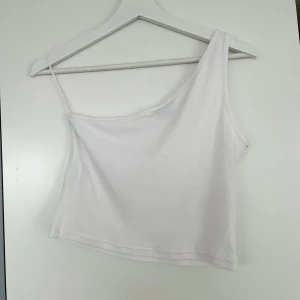 Linne - One shoulder linne. Använd fåtal gånger🤍