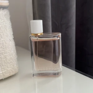 Burberry parfym - Burberry Her Blodsom parfym i 50ml, knappt använd. Nypris 639 mitt pris 350
