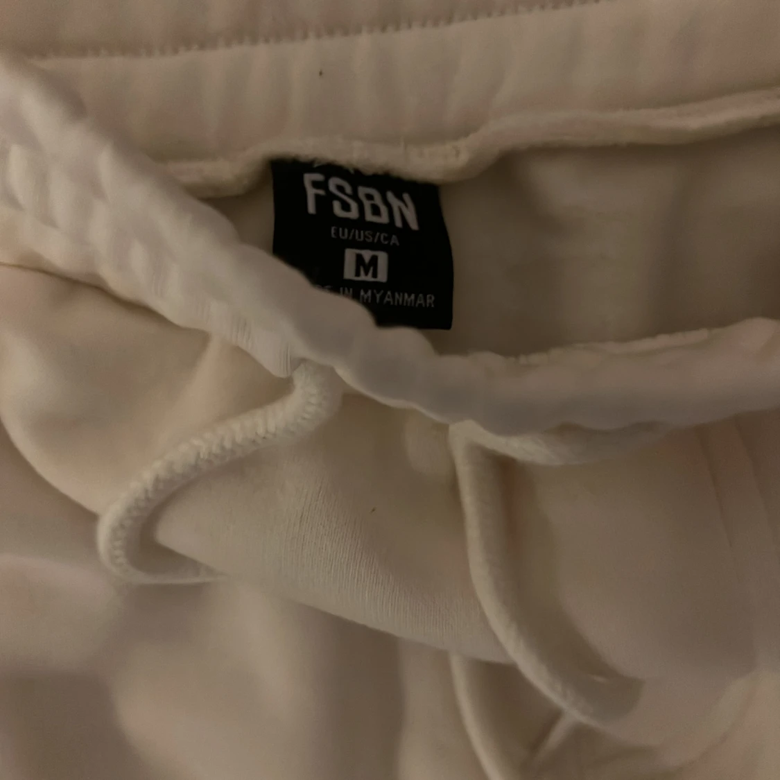 Helt nya vita shorts, mjuka och sköna - 90