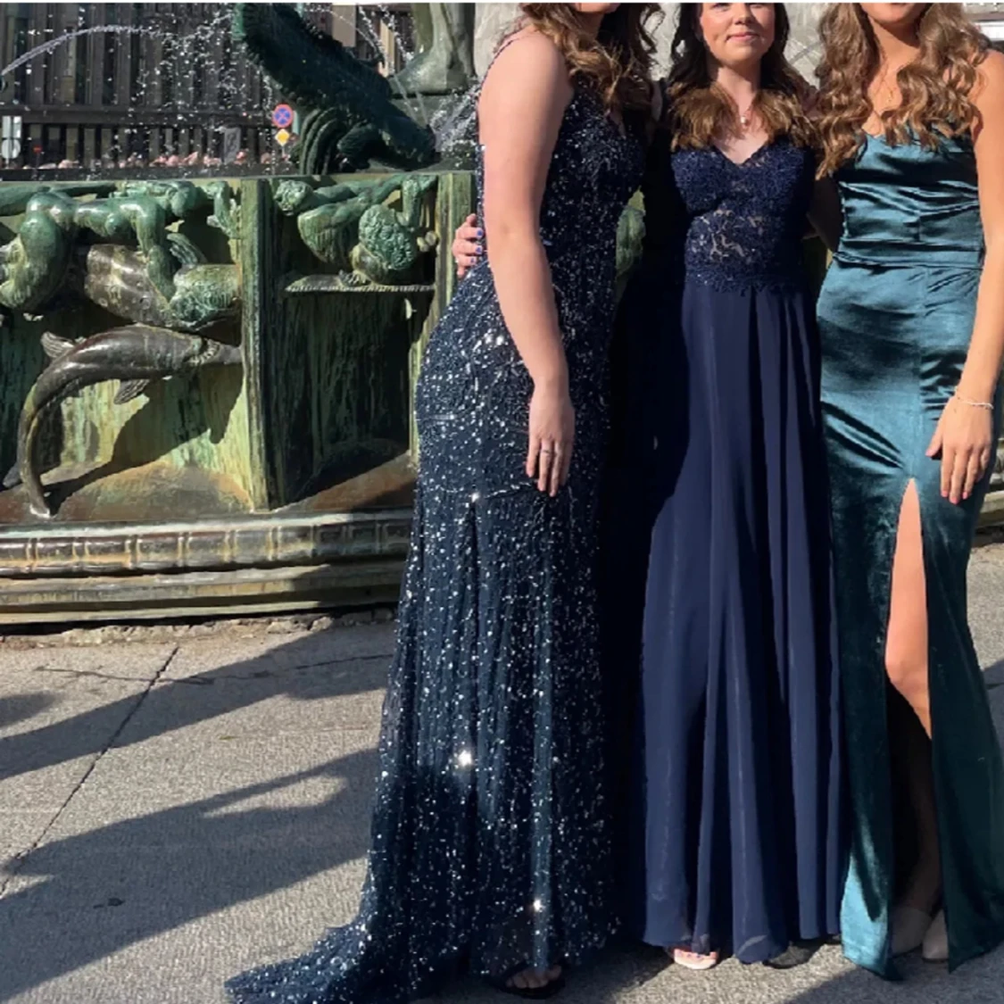 Marin blå klänning