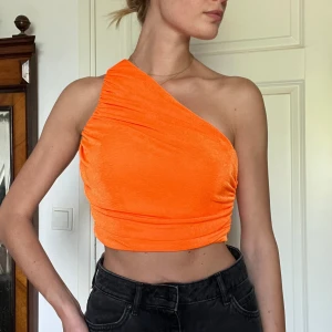 Festtopp - Oreange topp, aldrig använd mer än på bild