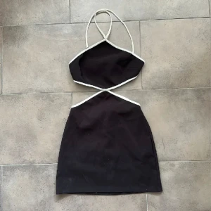 Klänning zara - Säljer denna klänning från zara💗 aldrig använt 