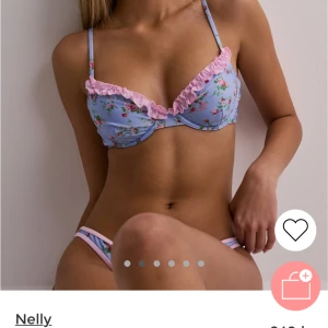 Nelly bikini överdel - Säljer min fina bikiniöverdel som ja inte riktigt tycker är min stil! Den är liten i storleken! Vilket är bra o tänka på, jag har vanligtvis 70B i storlek och jag köpte 70C och passar perfekt.❤️ hör av er för fler frågor❤️ prislappen är kvar. Oanvänd