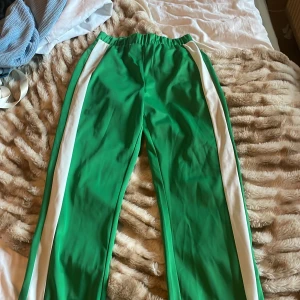 Green stretch flared pants! - New! Used once.