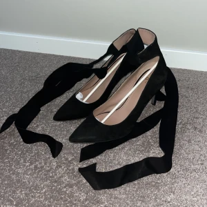 Klackskor - Jättefina klackskor från Day Birger Et Mikkelsen. Använd fåtal gånger. Kommentera på annonsen eller skriv till mig privat om du har frågor. Köp sker via ”köp nu” knappen💞