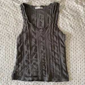 Pull&Bear linne - Superfint räfflat linne från Pull&Bear 💓 färgen är grönare i verkligheten! Bra skick, använd gärna köp nu!