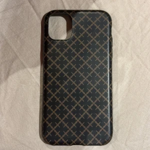 Malene Birger skal  - Säljer detta superfina skal från by Malene Birger som passar iPhone 11 och  xr 