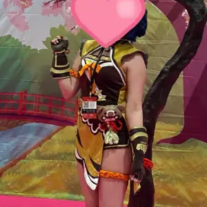 Xiangling cosplay köpt i en cosplay grupp på facebook och handgjord av försäljaren! Peruk ingår!