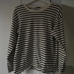 Randig tröja - Randig tröja från zara, använd 1 gång