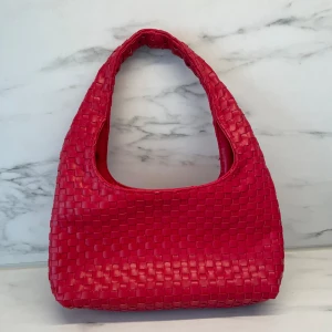 Röd handväska - Handväska från NA-KD, knappt använd