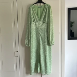 Fin sommarklänning - Mycket fint skick. Endast använd fåtal gånger