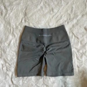 Alphalete amplify shorts  - Superfina shorts i amplify modellen 4’5 Nyskick, kommer inte till användning 🎀