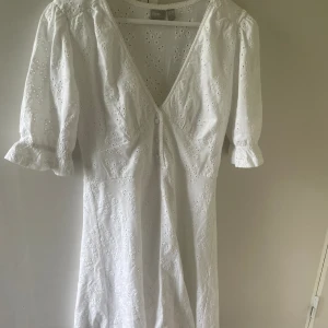 Klänning - Köpte den här på Plick men kommer inte till användning💗 inga defekter