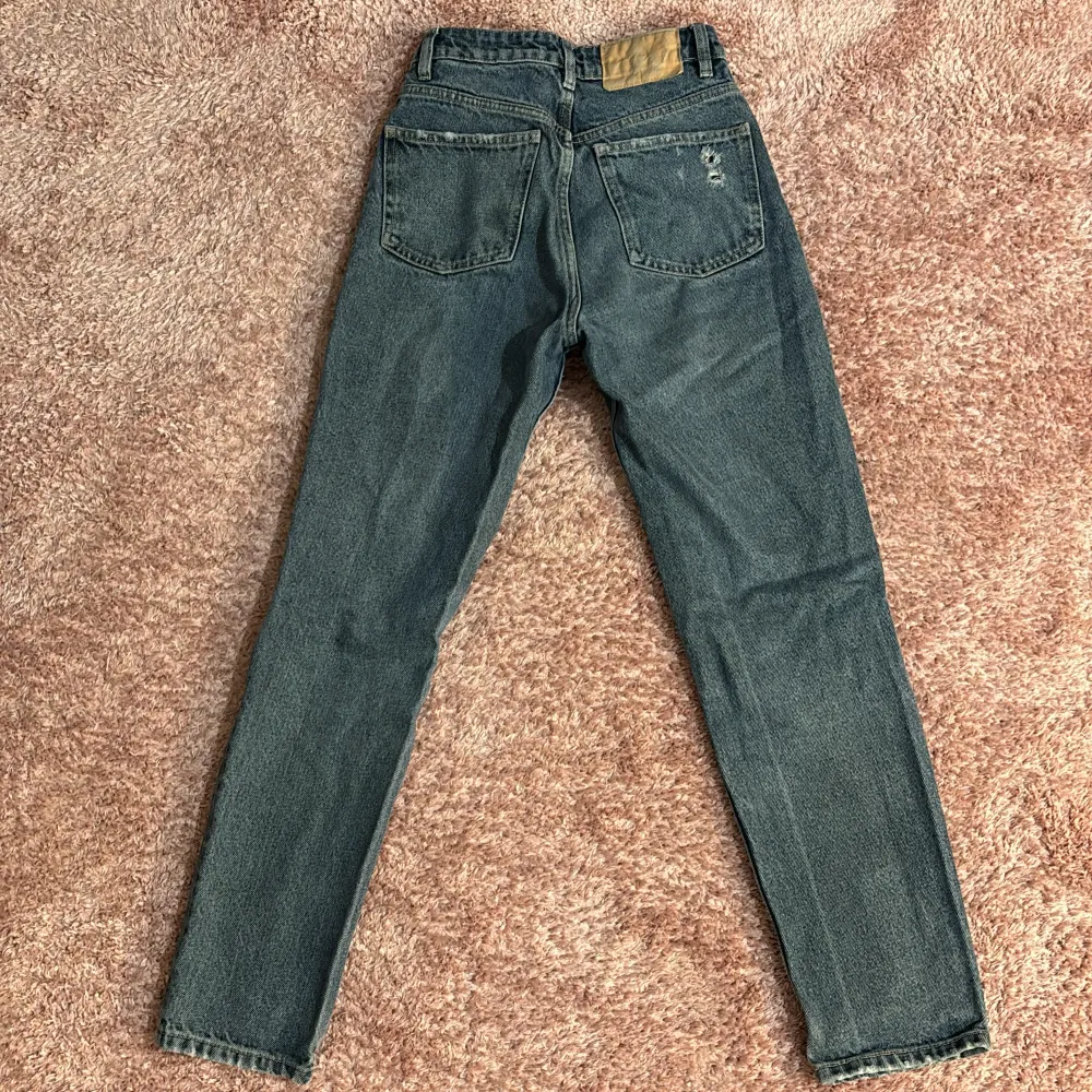 Mörk blåa jeans från zara i storlek 32.. Jeans & Byxor.