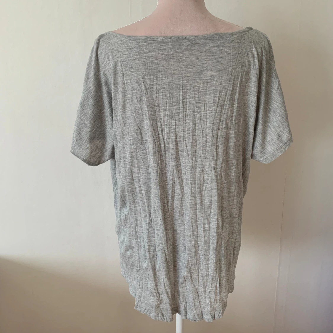 Grå tröja med spets  - 90