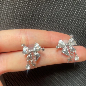 Rosett örhängen! - Så fina söta örhängen passar till allt!