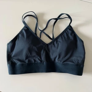 sport bh - Köpt second hand, aldrig använd av mig Mycket bra skick 💕