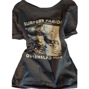 Cropped T-Shirt - En jätte söt top som inte kommer till någon användning längre. •🍓• Använd ett fåtal gånger. •🍓• Är i size M, men passar bättre S. 