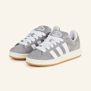 Adidas campus 00s grey  - Säljer mina helt nya Adidas campus. Använda i 2 timmar, helt nya! Extra snören tillkommer.   Köpta på pardon my kicks i Göteborg för 1999 kronor.  Storlek 36 2/3! 