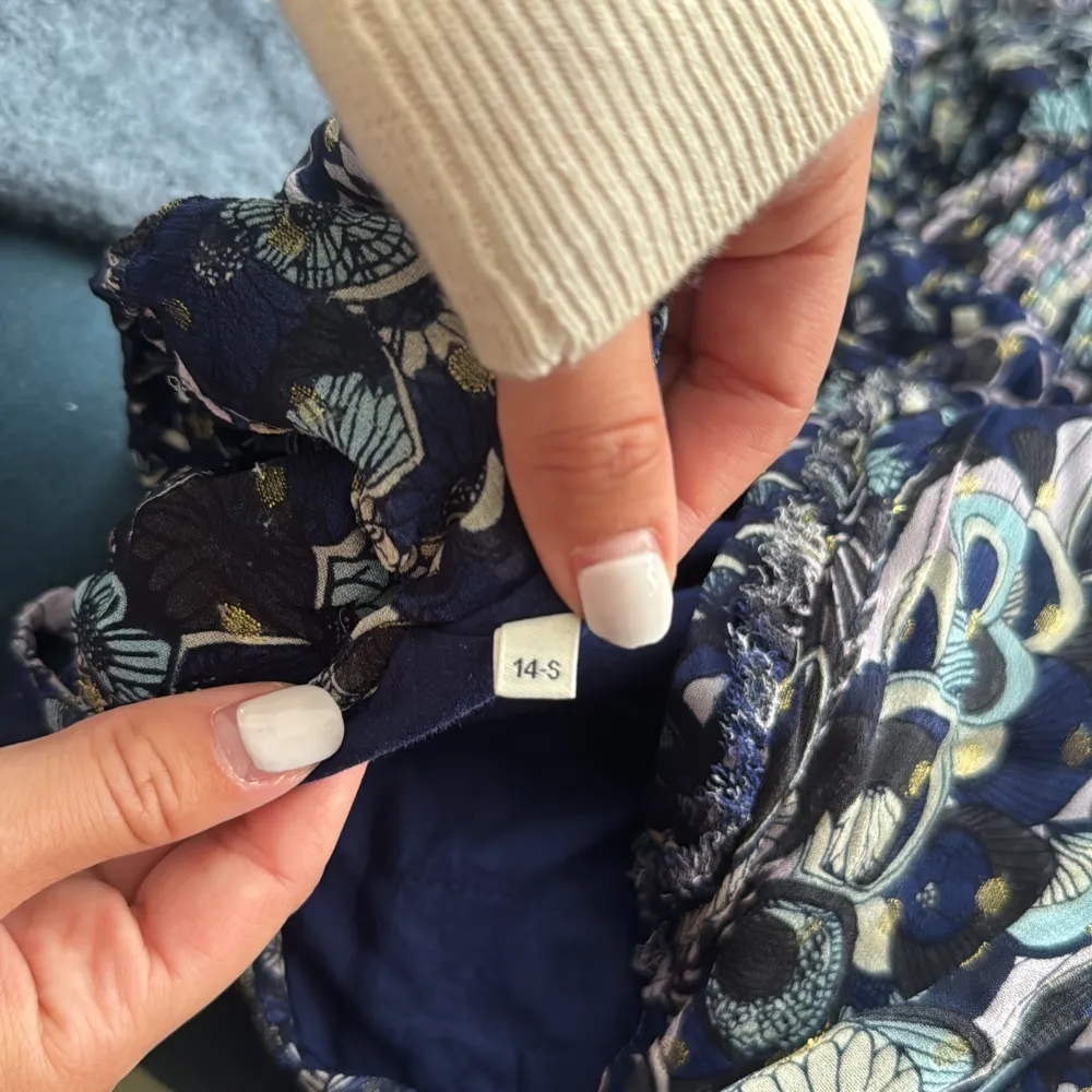 Superfin Zadig klänning med unikt mönster och fina detaljer! Nyskick men utan prislapp! Passar en xs. Skriv för mer info eller bilder.❤️. Mekot.