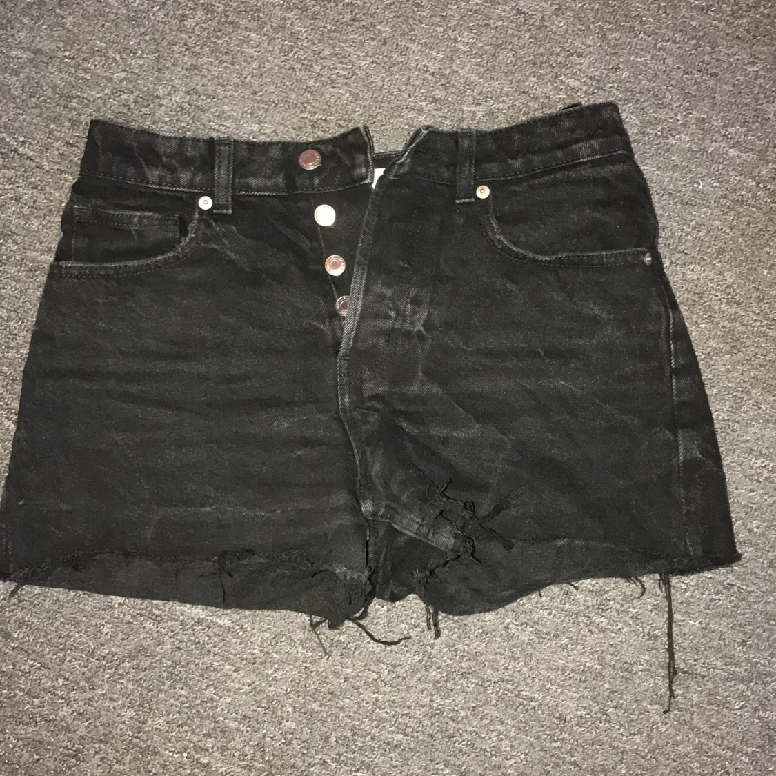 svarta jeans shorts
