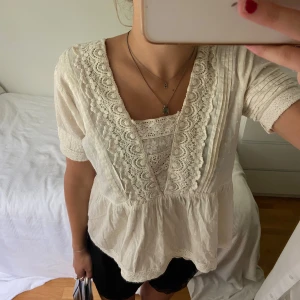 Topp  - Säljer denna somriga toppen från House!