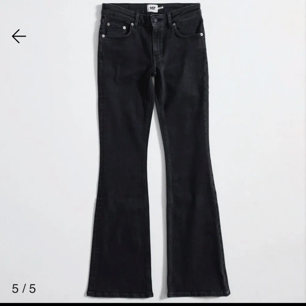 Jeans från lager157 i storlek xs/full length💕 använda några gånger men fortfarande fint skick💕 skriv om du har några frågor o köp gärna via ”köp nu”❤️. Jeans & Byxor.