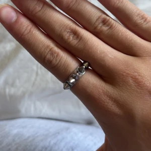 Edblad ring - ring ifrån edblad i silver, köpt i november men aldrig använd då jag är guld. Diameter 16,8 mm, omkrets mm 52,8 mm. 