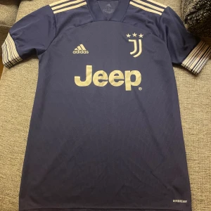 Juventus 2020 Tredjeställ  - Skick 10/10, använd 1 gång, storlek Small 