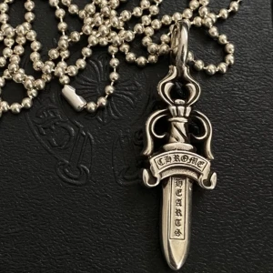 Chrome hearts pendant - Säljer endast dagger pendanten, kommer ej me kedjan.  Silver.