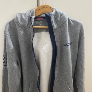 Race marine kofta  - Den e nästan helt ny använt den bara en gång. 