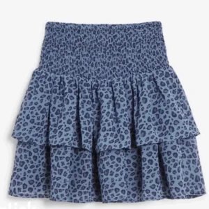 Kjol från Kappahl  - Jätte fin kjol från Kappahl! Från barnavdelningen dock stretchig, sitter som en S. Hör av er vid funderingar🌸