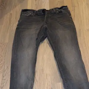 Jack and Jones grå jeans storlek 34/32