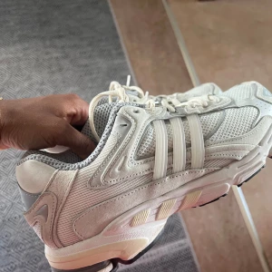 Adidas response cl - Jätte snygga och bekväma skor  Fick i present  Helt nya 