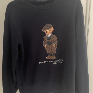 Polo bear - Storlek m Ny pris 2200 Väldigt bra sick använd fåtal gånger  