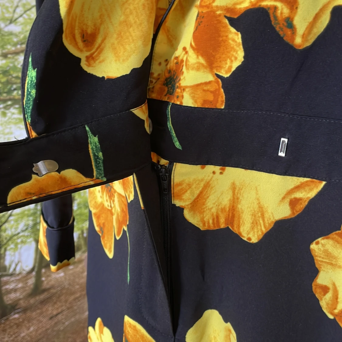 Gulblommig jumpsuit - 90