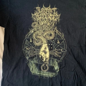 cool t-shirt  - cool t-shirt, uppskattar storlek M