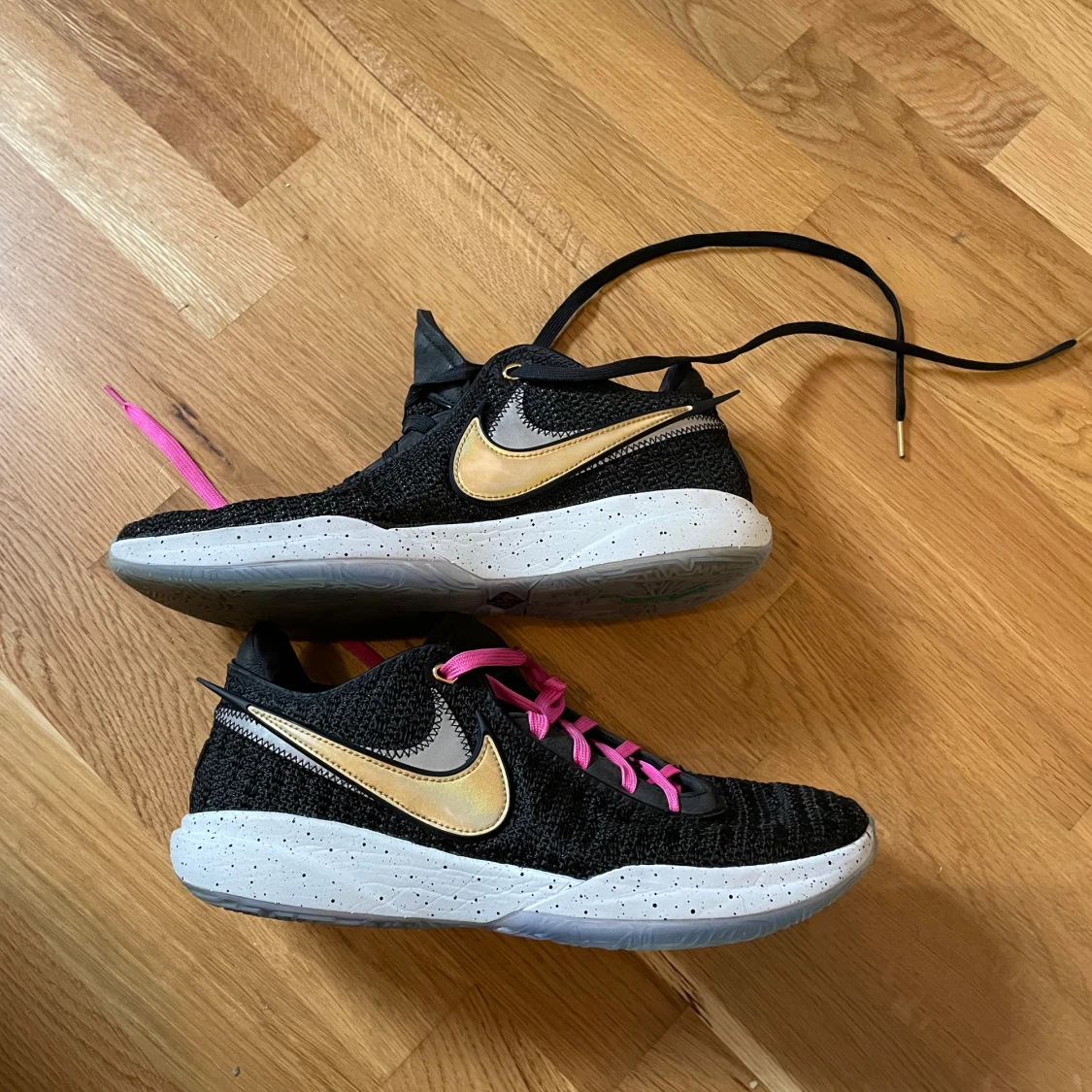 Basketskor Lebron 20 - 93