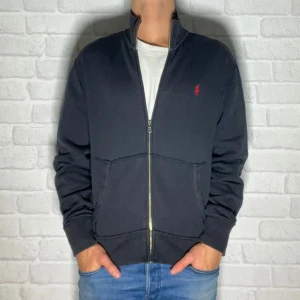Ralph Lauren hel zip  - | Ralph lauren hel zip | Storlek S men passar M  | Okej skick | Pris 349 |