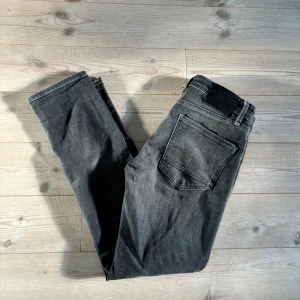 Jack & Jones jeans - Slim fit - storlek 30/32  Vid frågor/funderingar är det bara att skicka ett meddelande!