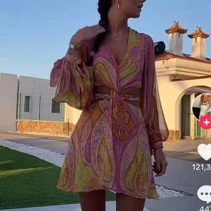 sommarklänning - fin sommarklänning i fint mönster, aldrig använd🤍första bilderna är lånade