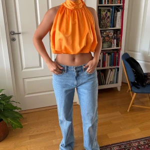 Festlig sommartopp - Orange cool och söt kortare sommartopp från Zara som fungerar både under dagen men också som en partytopp på kvällen!