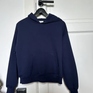 Hoodie - En super mjuk och mysig godis ifrån Gina tricot. Den är i jätte bra skick då den knappt är använd. Pris kan alltid diskuteras 💞