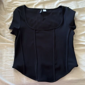 T-shirt  - Storlek: L Aldrig använd