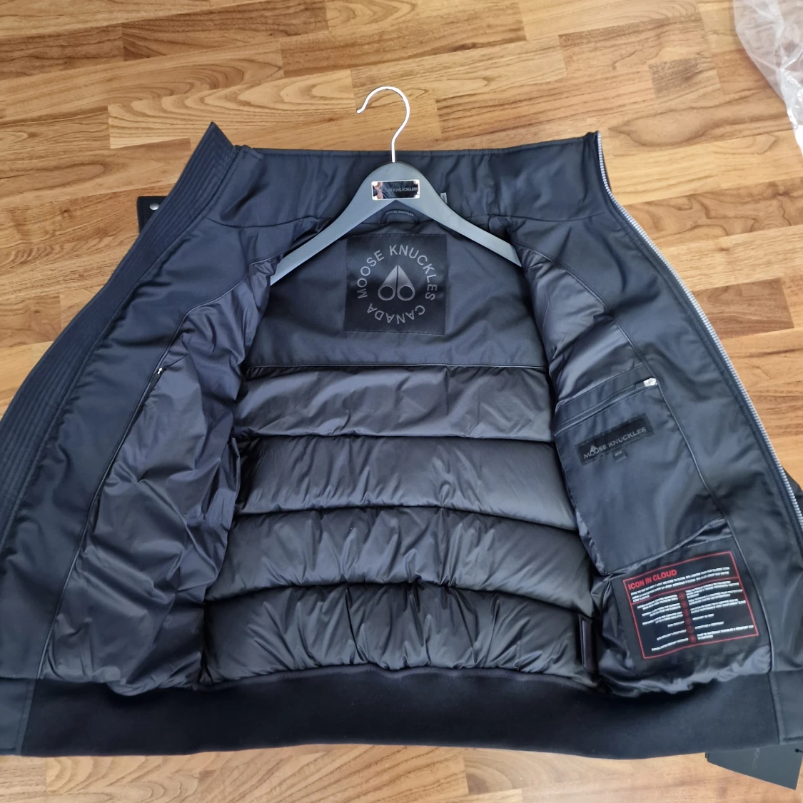 (Kvitto Finns) Oanvänd Moose Knuckles Bomber Jacket (Storlek M) (NFC) - 1