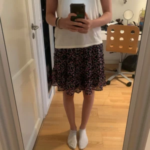 Kjol - Fin kjol knappast använd